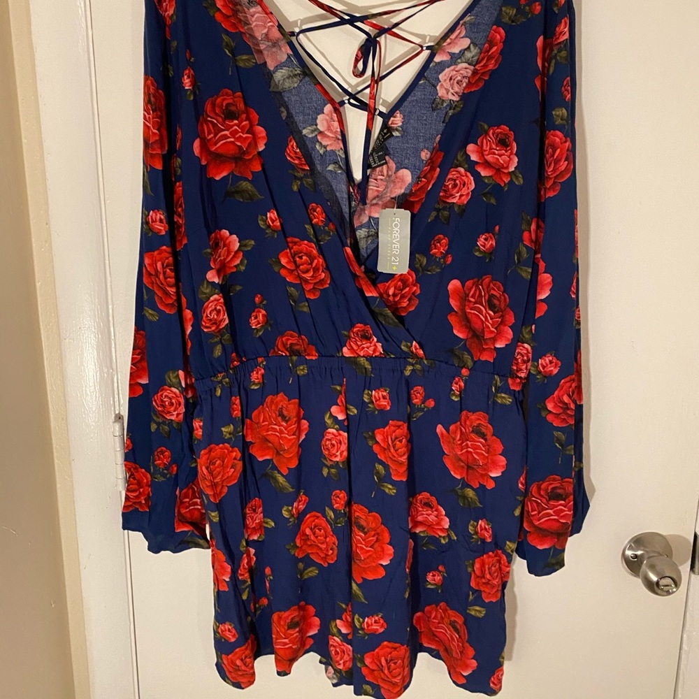 Forever 21 navy rose romper NWT 🌹